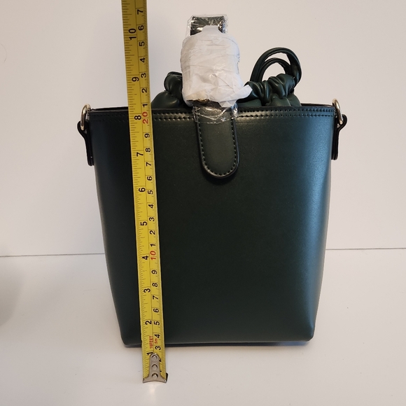 Melie Bianco Alexis Small Vegan Leather Bucket Crossbody Green NWT Drawstring - Picture 8 of 9
